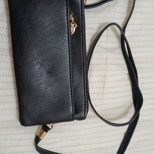Celestino shoulder bag new, black with three zip compartments
