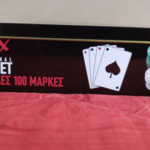 Max XL Poker Set like new with 100 chips and 2 decks