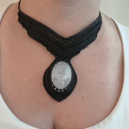 Macrame necklace with quartz used, black