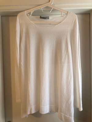 D. Exterior white women's blouse very fine knit used Tg M