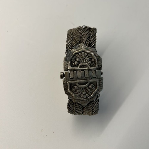 Vintage silver bracelet like new with intricate woven design