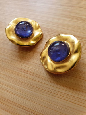 Gold-plated earrings with blue stone and clip used