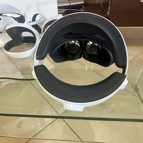 Sony PlayStation VR2 with 2 Sense controllers