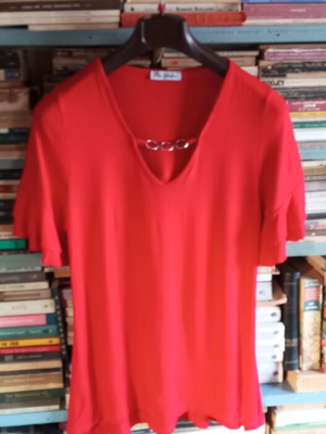Red women's blouse Top Fashion like new with metallic detail size 2
