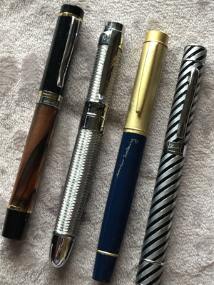 Collectible pens used, set of 4