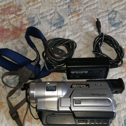 Sony Digital-8 Digital Video Camcorder DCR-TRV355E used, with charger and 2 straps