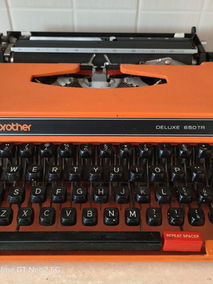 Γραφομηχανή Brother Deluxe 650TR σαν καινούργιο, πορτοκαλί 70's