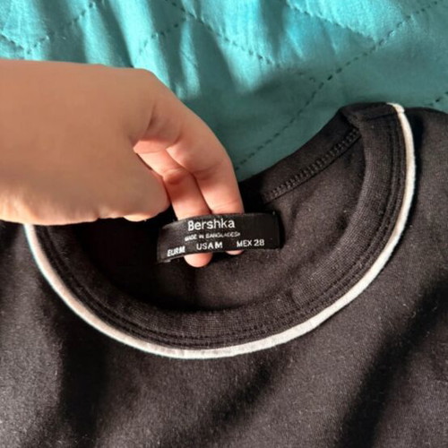 Bershka crop top like new, black with dragon design, size M