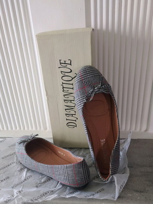 Diamantique women's flat shoes gray plaid, new, size 39