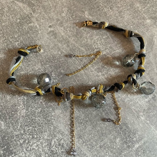 Bracelet used with colorful elements, broken chain link