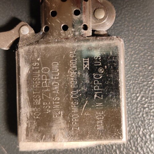 Zippo lighter collectible from 1998 like new