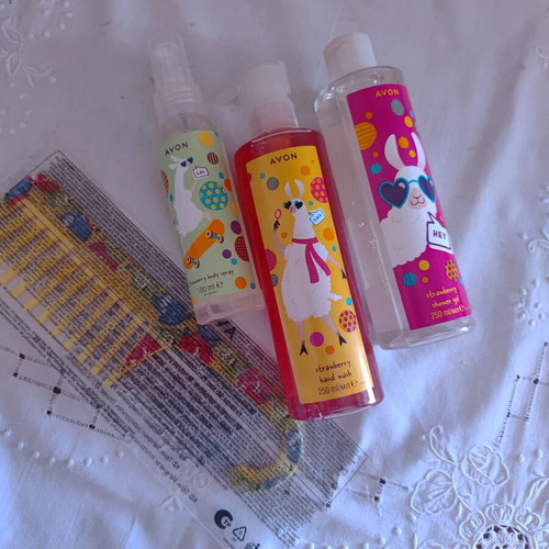 Avon Lama 4-piece strawberry scent kids care set