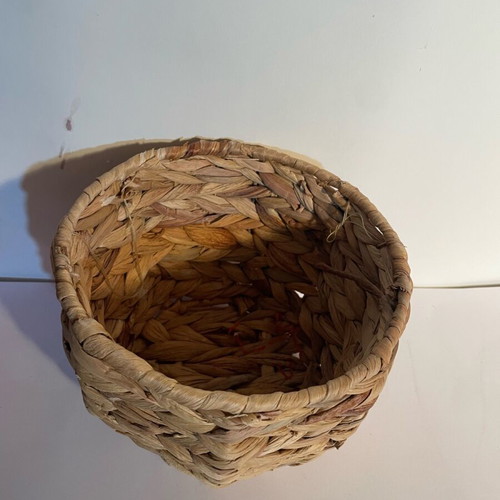 Wicker basket like new, ideal for Easter and decoration