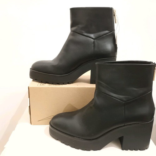 Boots new, black, size 39