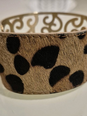 Bracelet cuff like new, gold with leopard leatherette