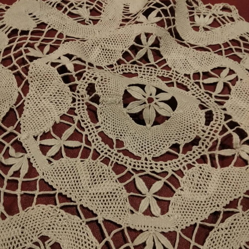 Vintage trousseau doilies like new, set of 8 with intricate work