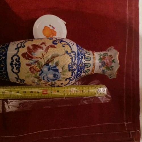 Vases two like new, height 16cm