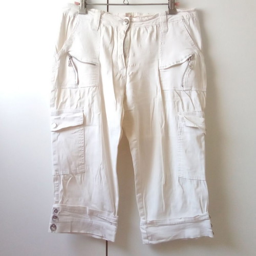 Capri cargo pants size L, like new, white cotton blend