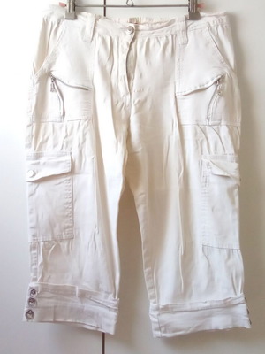 Capri cargo pants size L, like new, white cotton blend