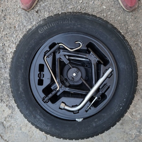 Fiat Grande Punto emergency spare tire with toolkit