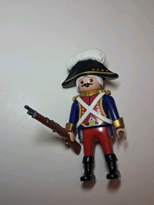 Playmobil φιγούρα Βρετανού αξιωματικού με τρίκοχο καπέλο και τουφέκι