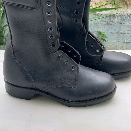 Military boots new, size 39