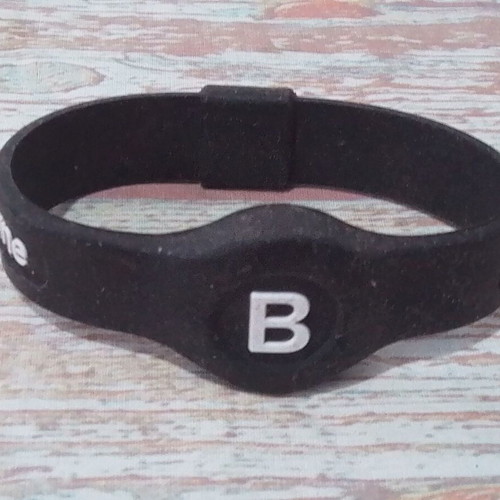 Bannatyne magnetic silicone bracelet like new, black