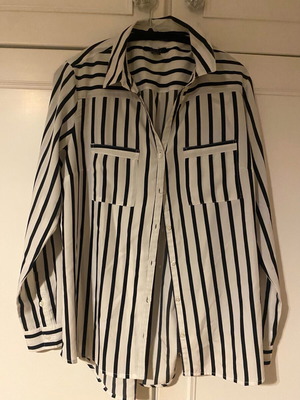 Striped shirt like new, size L, black and white