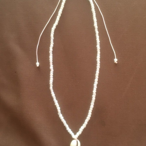 Necklace with shell new, white