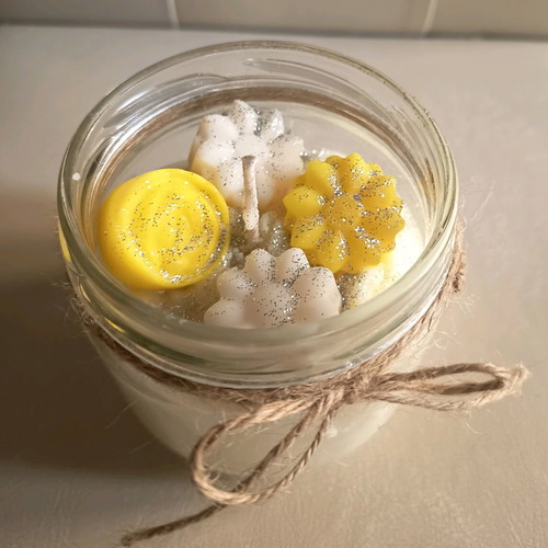 Soy scented candle with Madagascar vanilla fragrance new