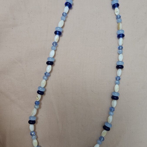 Shell flower necklace with dark blue beads, new, stainless clasp