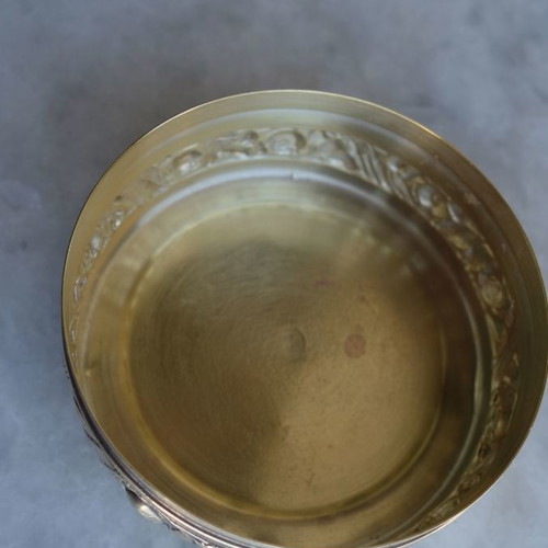 Art Deco powder box used (1900-1930) with repousse technique