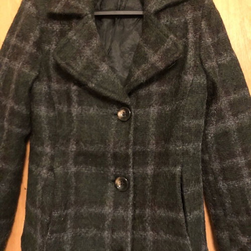 Benetton checked coat like new, black and green, size S