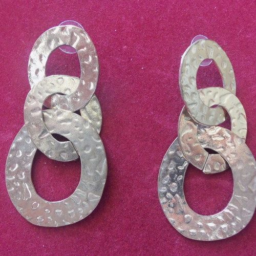 Elegant vintage earrings gold color like new