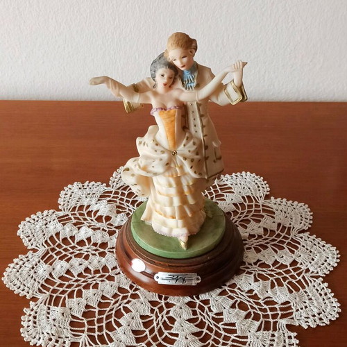 Dancing Couple Porcelain Decorative Figurine like new vintage