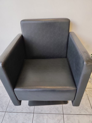 Hairdressing chairs used, set of two, leather