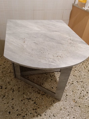 Extendable wooden table used, adjustable size
