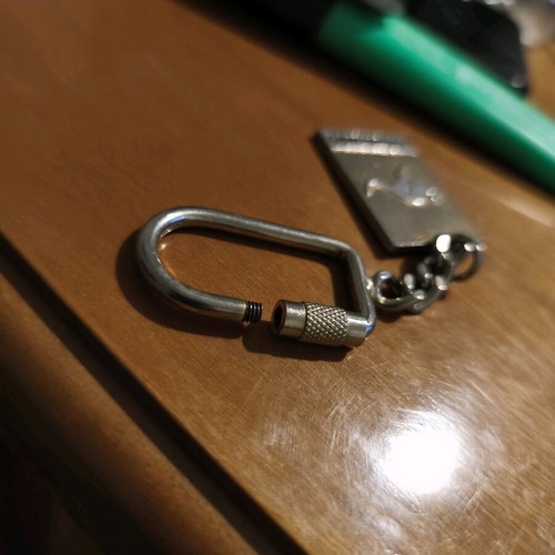 Collectible two-tone Australia keychain like new