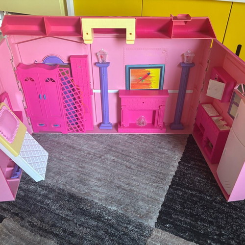 Dollhouse used, vintage from 1989