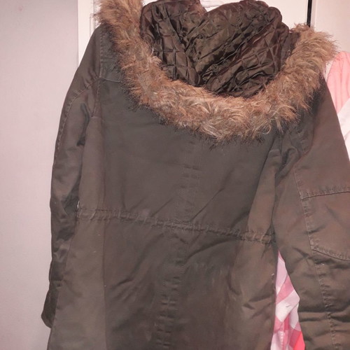 Stradivarius parka jacket used, khaki with hood and fur, size M