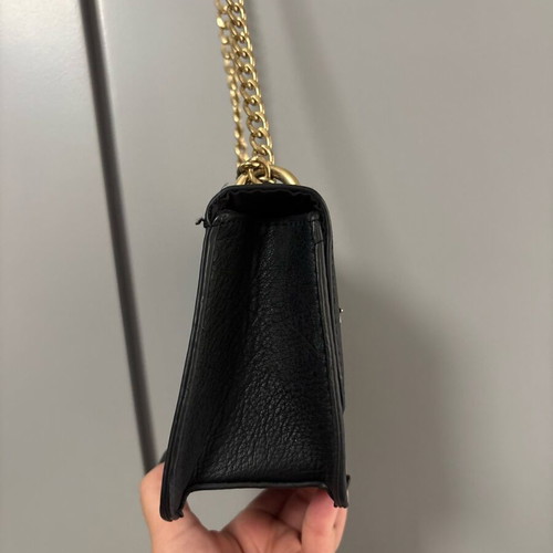 Shoulder bag with gold stars and chain like new, black