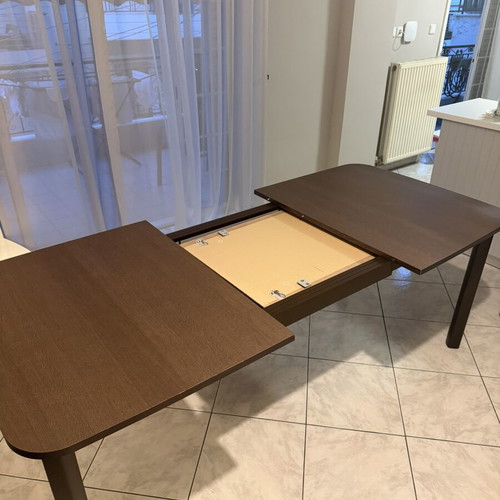 Extendable dining table up to 260cm like new