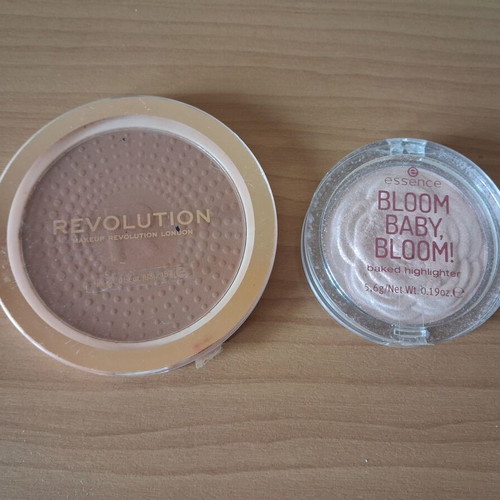 Revolution Mega Bronzer No2 Warm and Essence Baked Highlighter new
