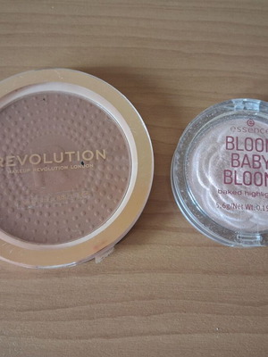 Revolution Mega Bronzer No2 Warm and Essence Baked Highlighter new
