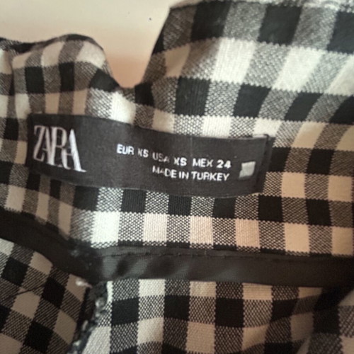 Zara pants like new, size XS 34 6, black and white