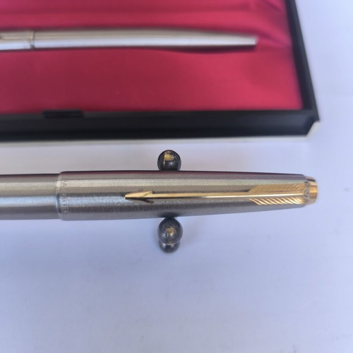 Parker 61 Flighter pen set made in England, stainless steel
