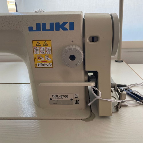 JUKI DDL-8700 Monoveline Sewing Machine like new, direct-drive motor