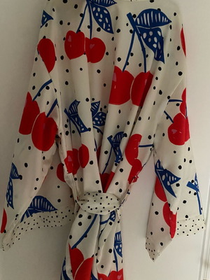 Summer kimono Petit Boutik one size like new, white and red