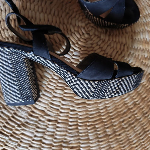 Tamaris black sandals size 38 like new
