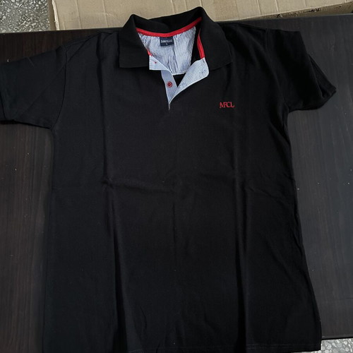 T shirt with collar like new, size L, black
